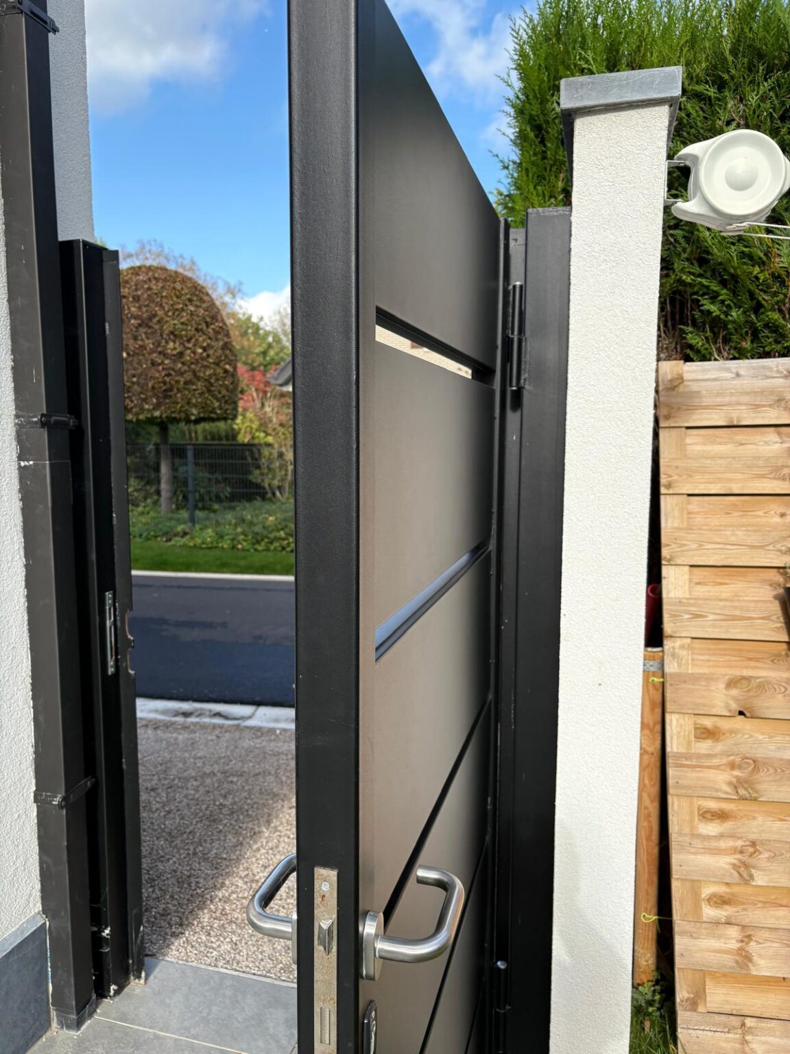 Portillon noir sur mesure - EFM Solutions