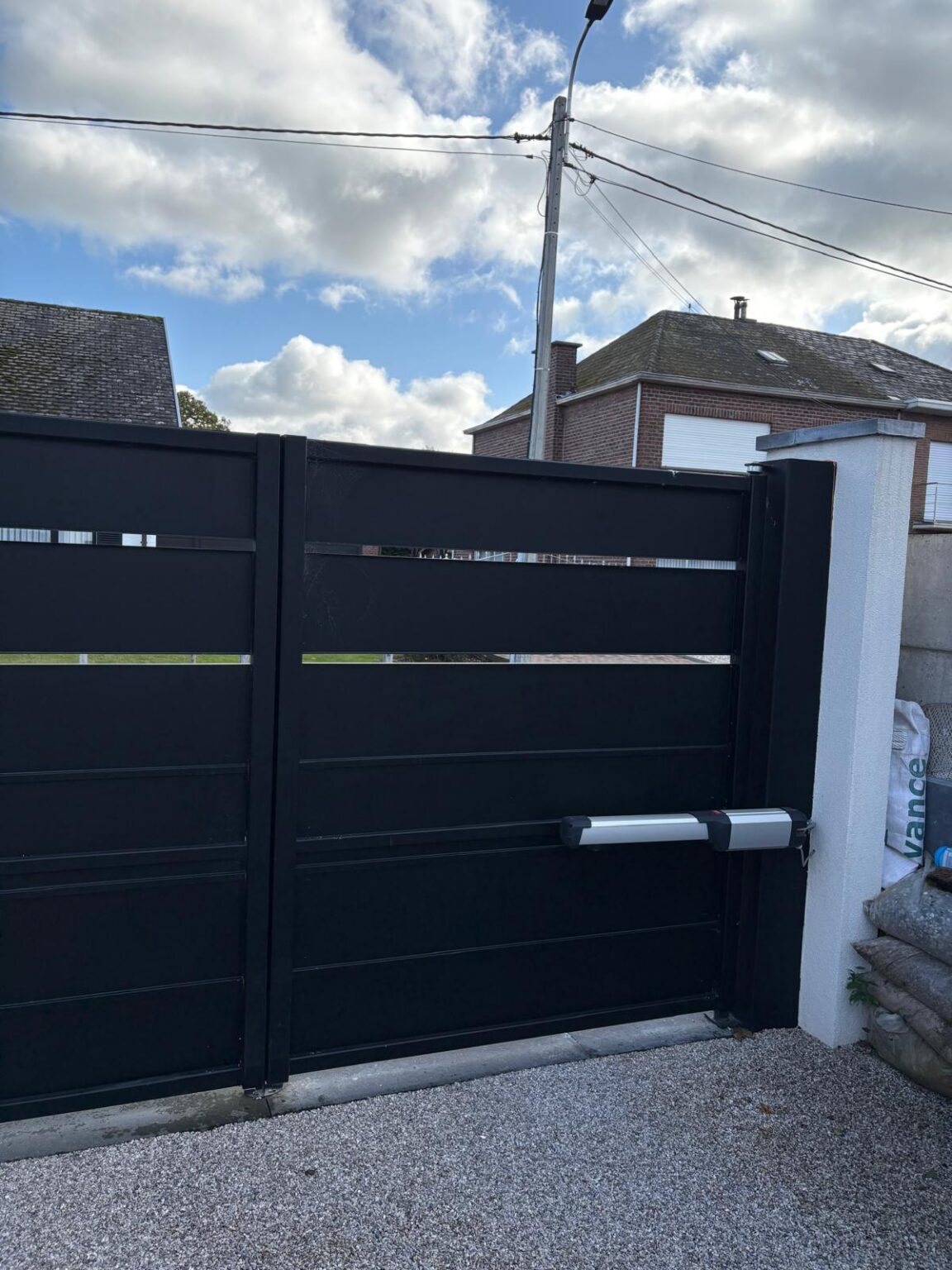 Portail noir sur mesure - EFM Solutions