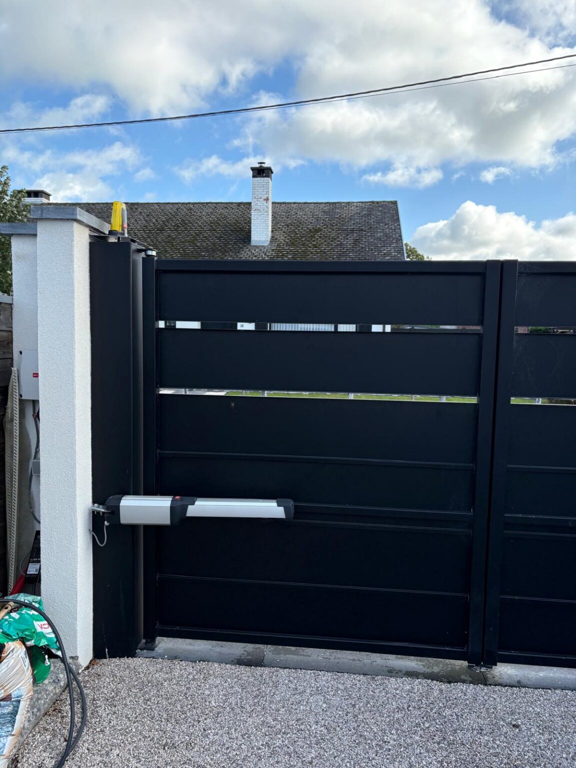 Portail noir sur mesure - EFM Solutions