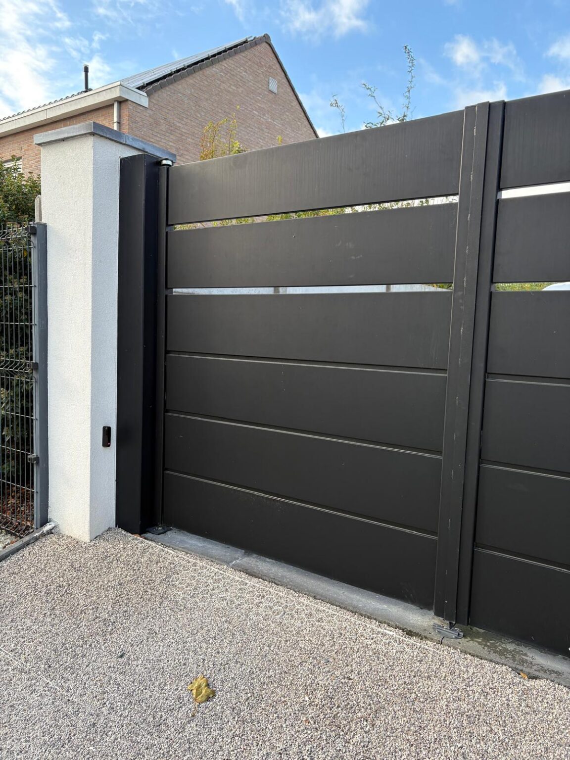 Portail noir sur mesure - EFM Solutions